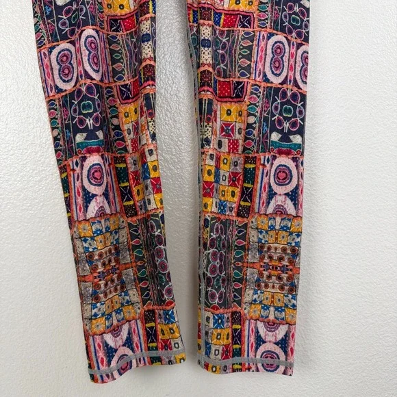 Niyama Sol Capri Leggings Medium Womens Multicolor Yoga Pattern Artsy Colorful - Picture 4 of 10